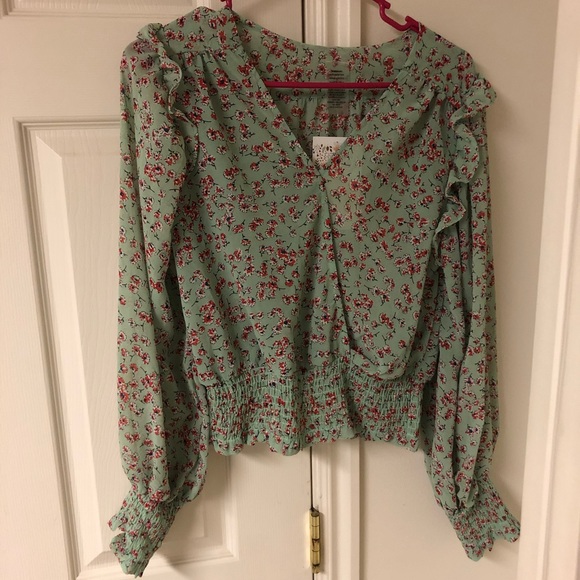 NWT Floral Cropped Ruched Waist Blouse - Picture 2 of 5